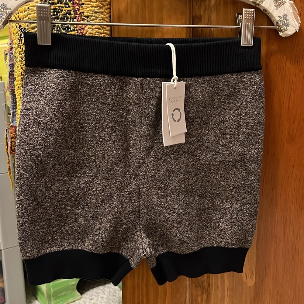 NWT Nude Lucy Nude Active Knot Short